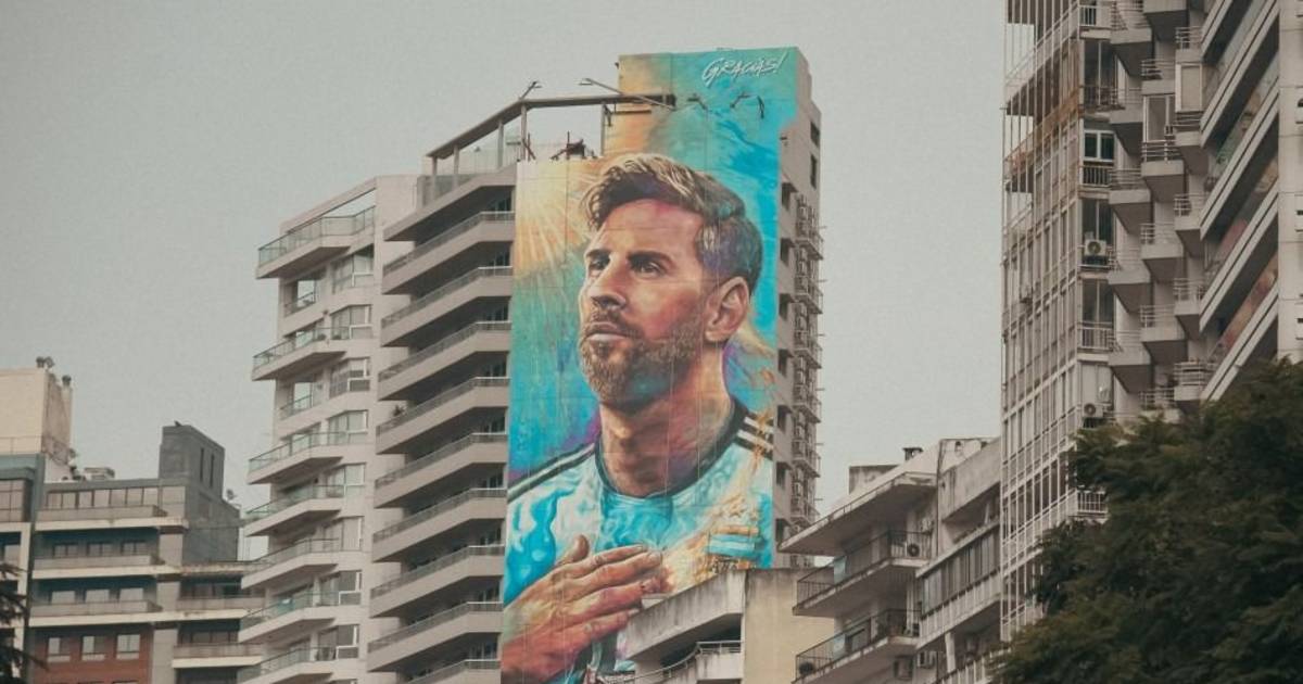 Rosario renovó el mural de Messi e incorporó la tercera estrella de la Selección