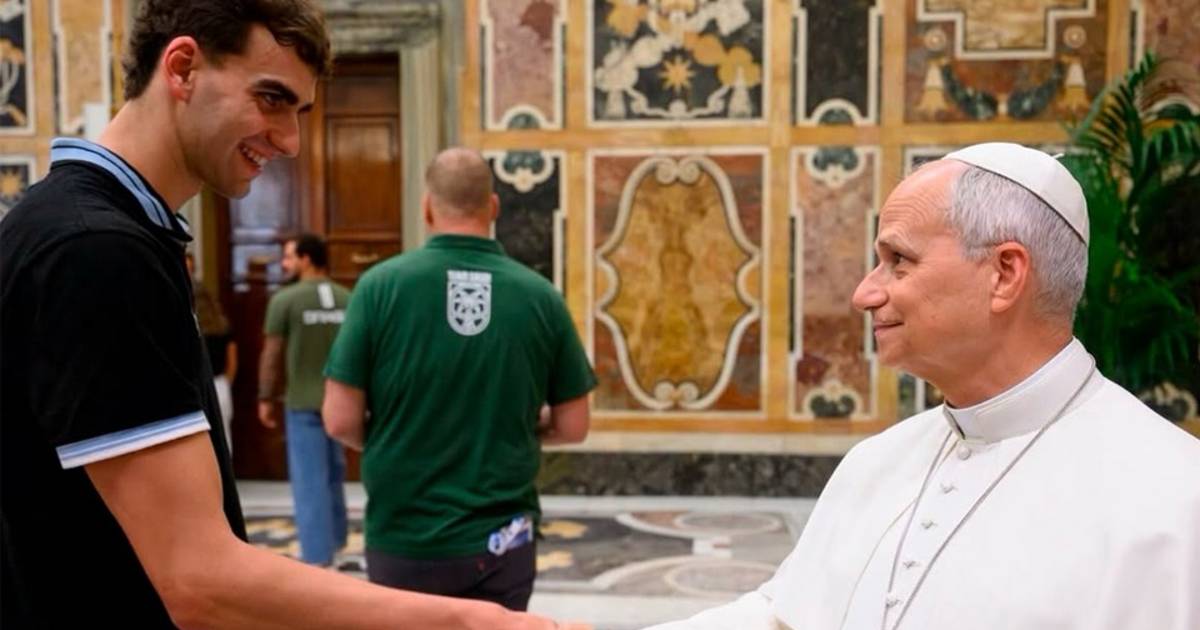 Ulises Cazau, el nadador platense que estuvo con el Papa León XIV: "Fue una experiencia…