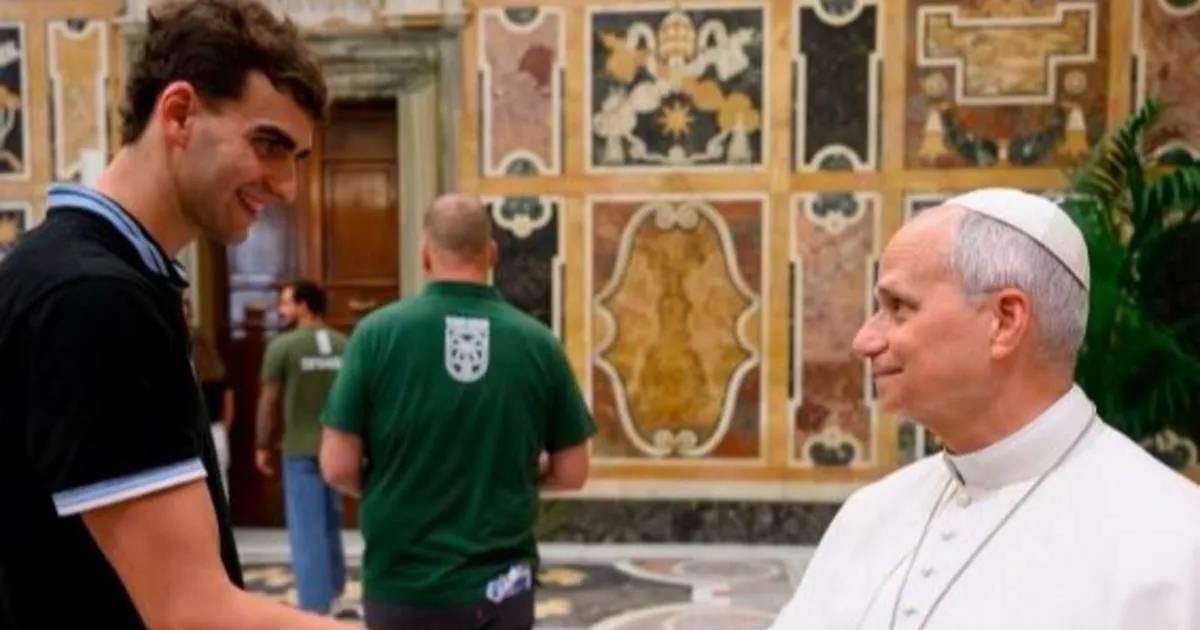 El nadador platense Cazau visitó al Papa León XIV