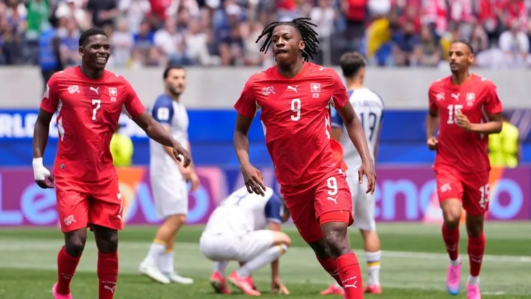 Por el Grupo B, Suiza goleó a Bosnia por 4-1 y se llevó un triunfo clave en el Mundial