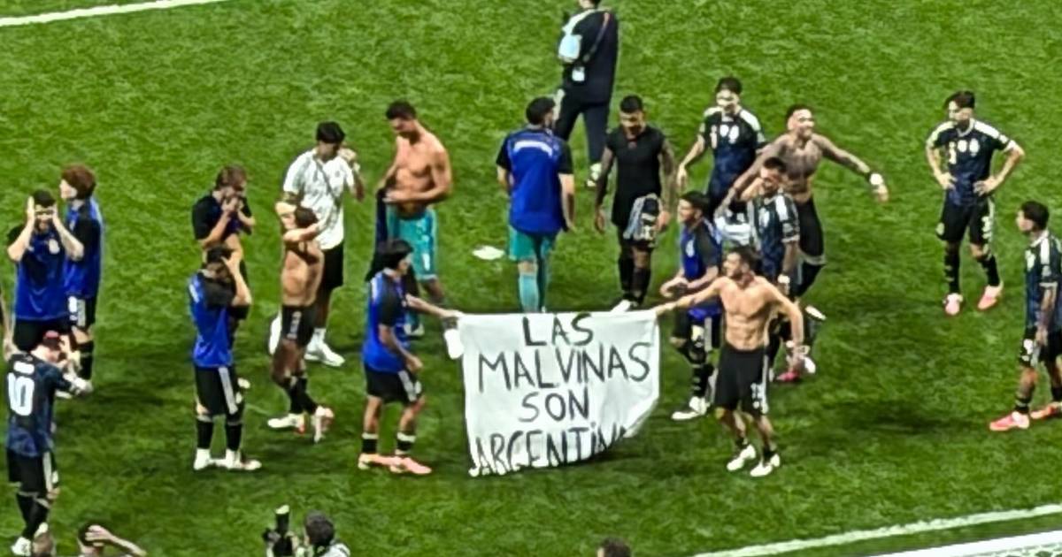 "Las Malvinas son Argentinas": el festejo de los jugadores con una…