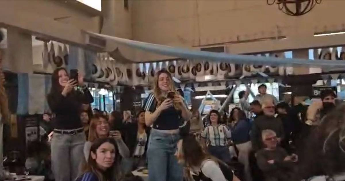 VIDEO. Así se gritaron los goles de Argentina en los bares de La Plata