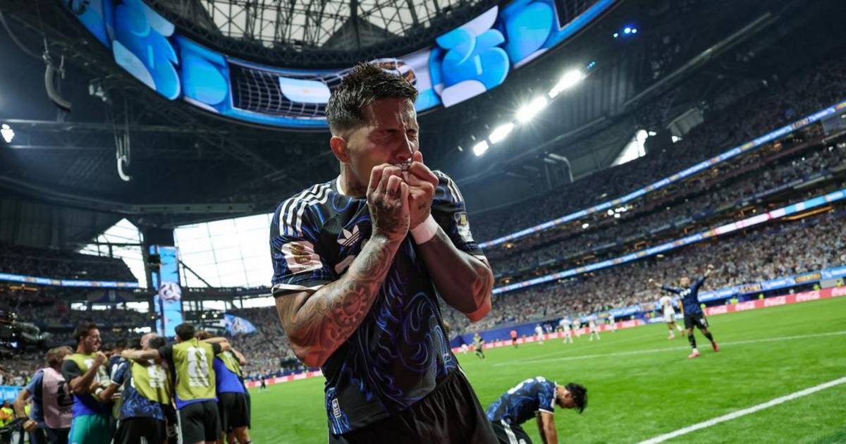 Enzo Fernández: destrabó el partido con un golazo y lo celebró a modo del “Topo Gigio”