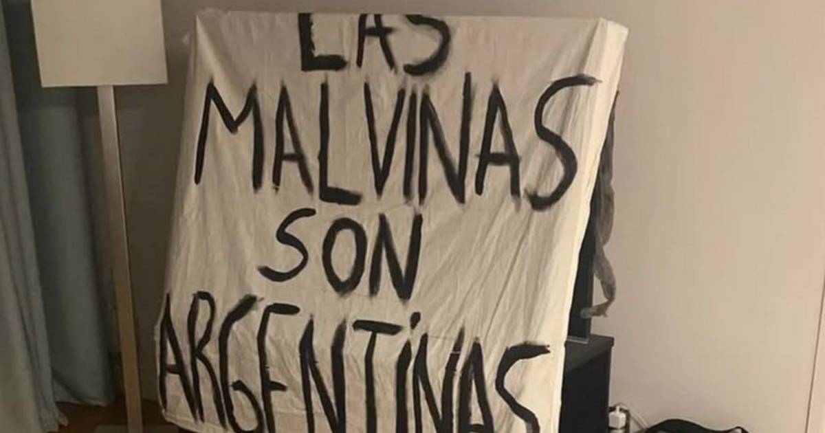 La historia de la bandera que dio la vuelta al mundo: "Las Malvinas son argentinas"