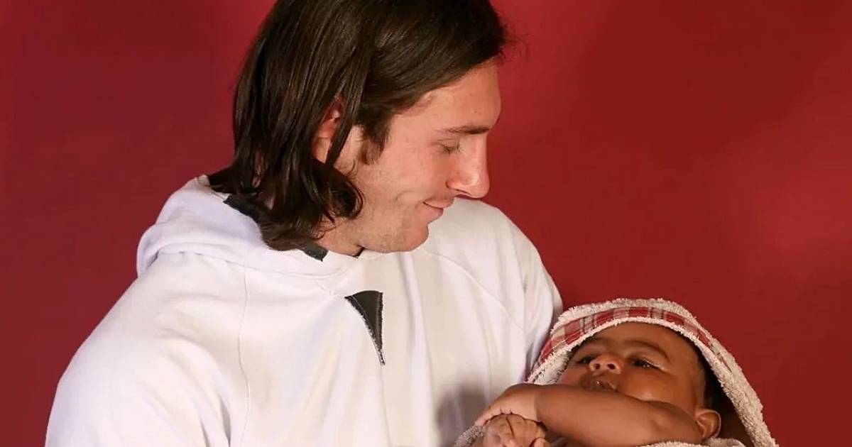 El día que Messi alzó a Lamine Yamal: el origen oculto de la foto que se viralizó en las…