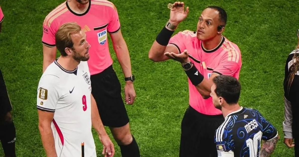 VIDEO. A lo Maradona: Messi le clavó la mirada a Kane en el sorteo