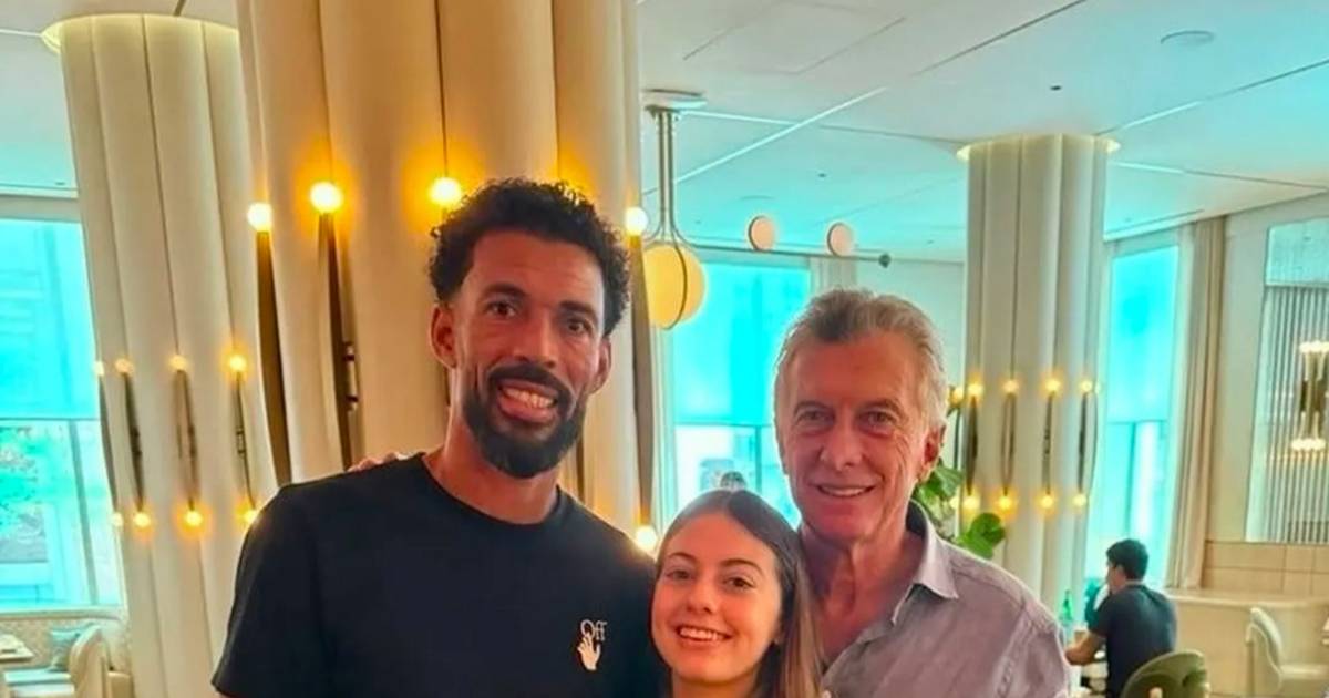 Mauricio Macri se reunió con Vozinha y anunció un proyecto para impulsar el fútbol y la…