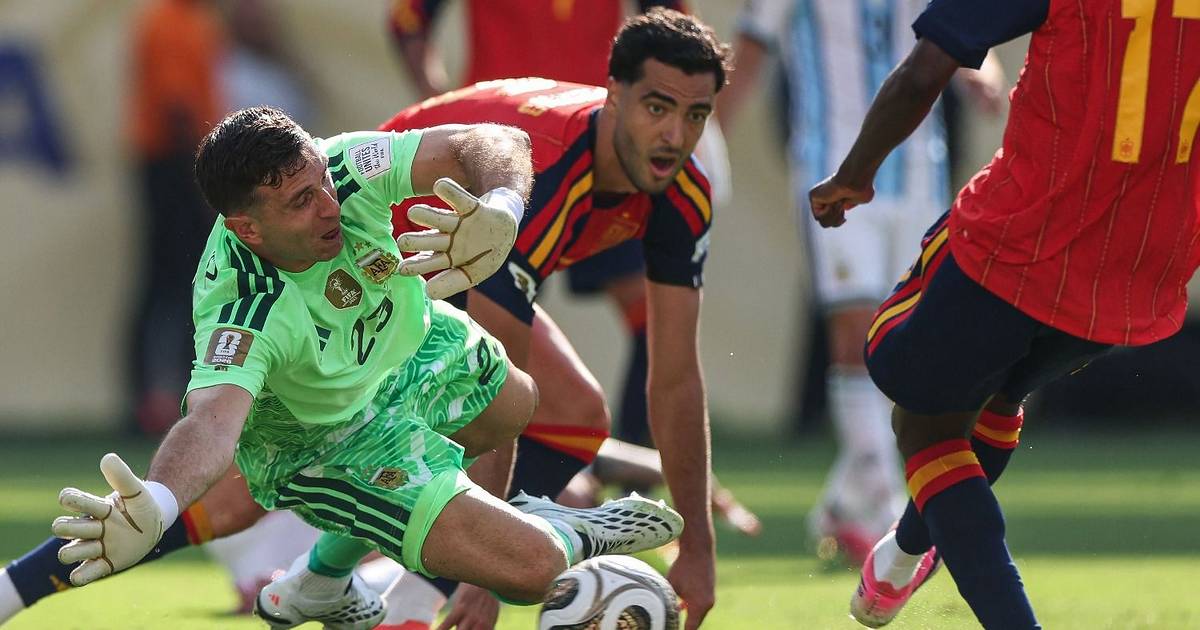 Las 11 atajadas del Dibu Martínez que sostuvieron a Argentina en la Final