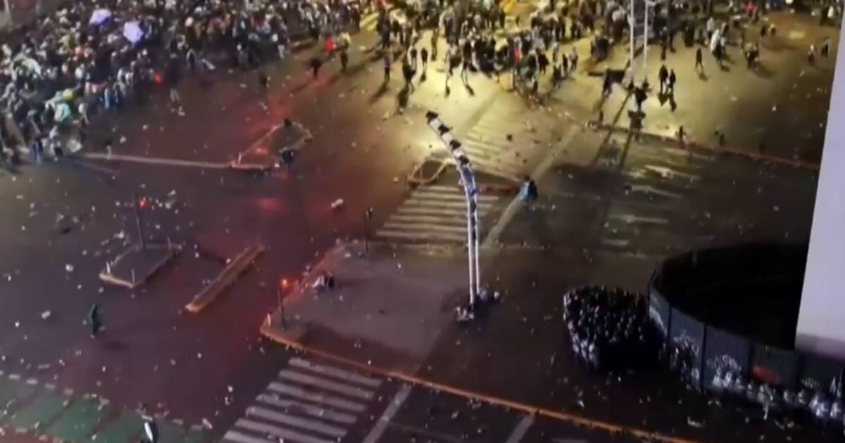 Incidentes tras los festejos en el Obelisco: piedrazos, botellazos, balas de goma y más