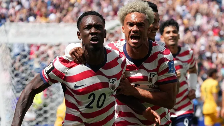 Estados Unidos venció a Australia por 2 a 0 y se clasificó a los 16avos de final del…