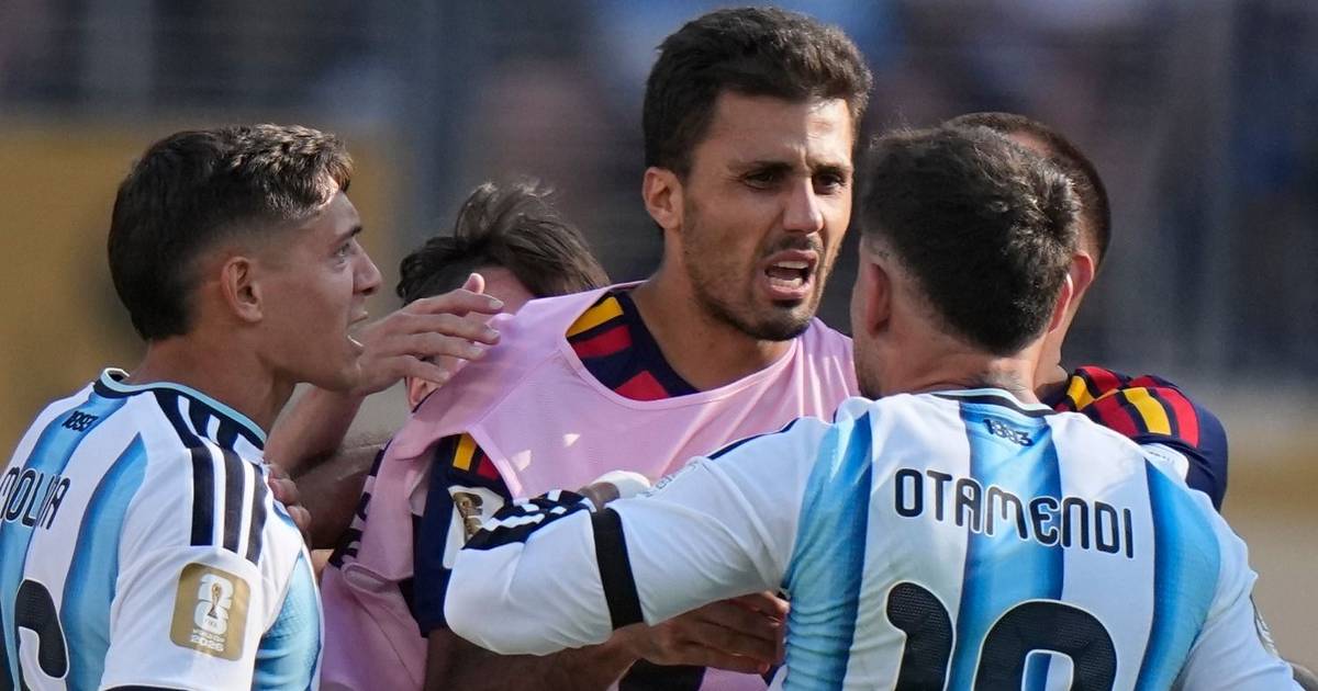 Se supo qué le dijo Otamendi a Rodri tras la final: lo que no se vio del tenso cruce