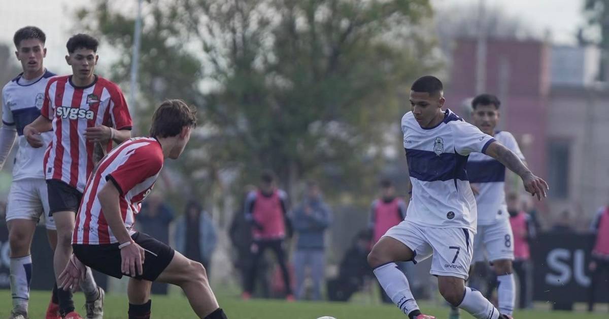 Estudiantes logró una leve ventaja en la jornada de clásicos frente a Gimnasia en una…