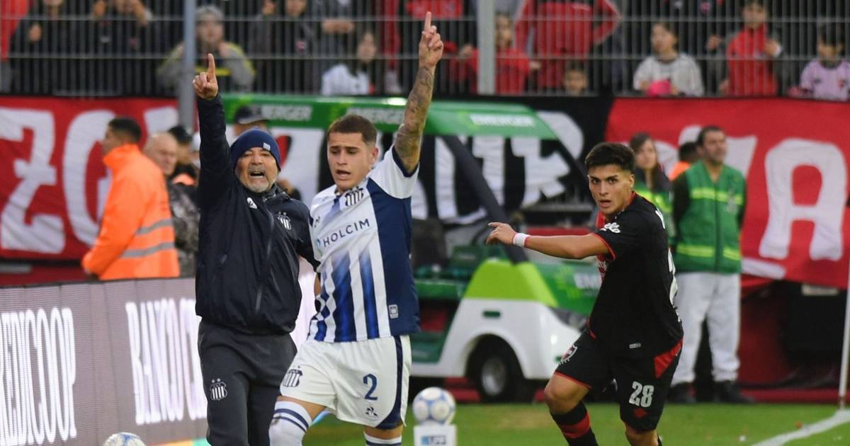 Newell's le ganó a Talleres con un gol de Cóccaro y le amargó el debut a Sampaoli