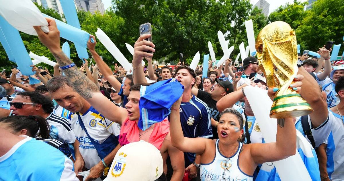 Los hinchas argentinos copan Dallas en un nuevo banderazo previo al choque con Austria
