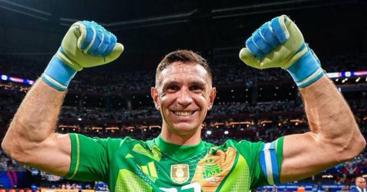 Juventus quiere contar con el Dibu Martínez