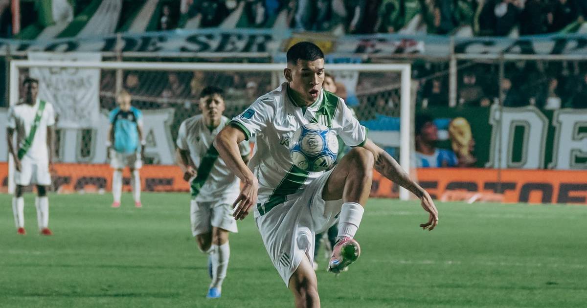 Banfield sufrió en el final para ganarle a Sarmiento