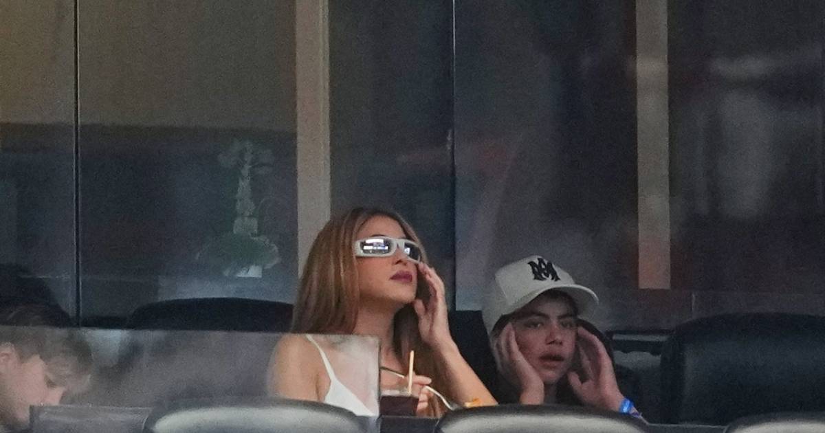 Shakira sorprendió en el partido de Argentina ante Austria junto a su hijo Milán