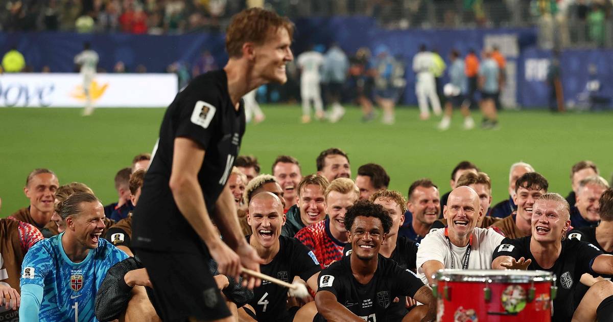 VIDEO.- Los vikingos conquistan el mundo con sus festejos: ¿la mejor hinchada?