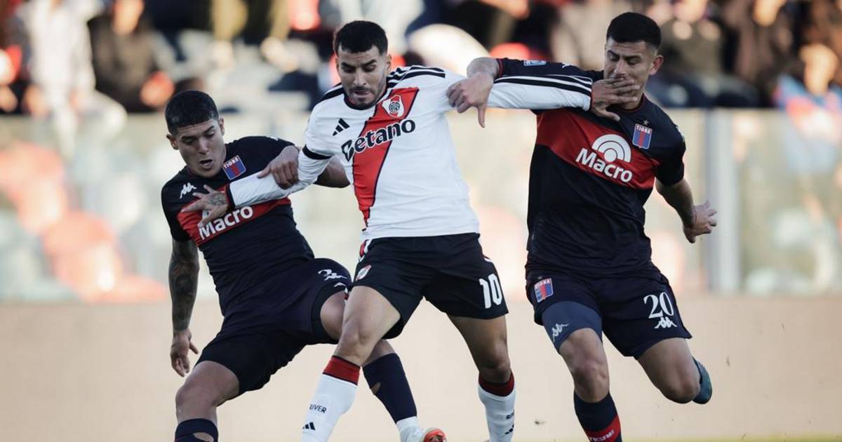 Por el terremoto se suspendió el partido de River