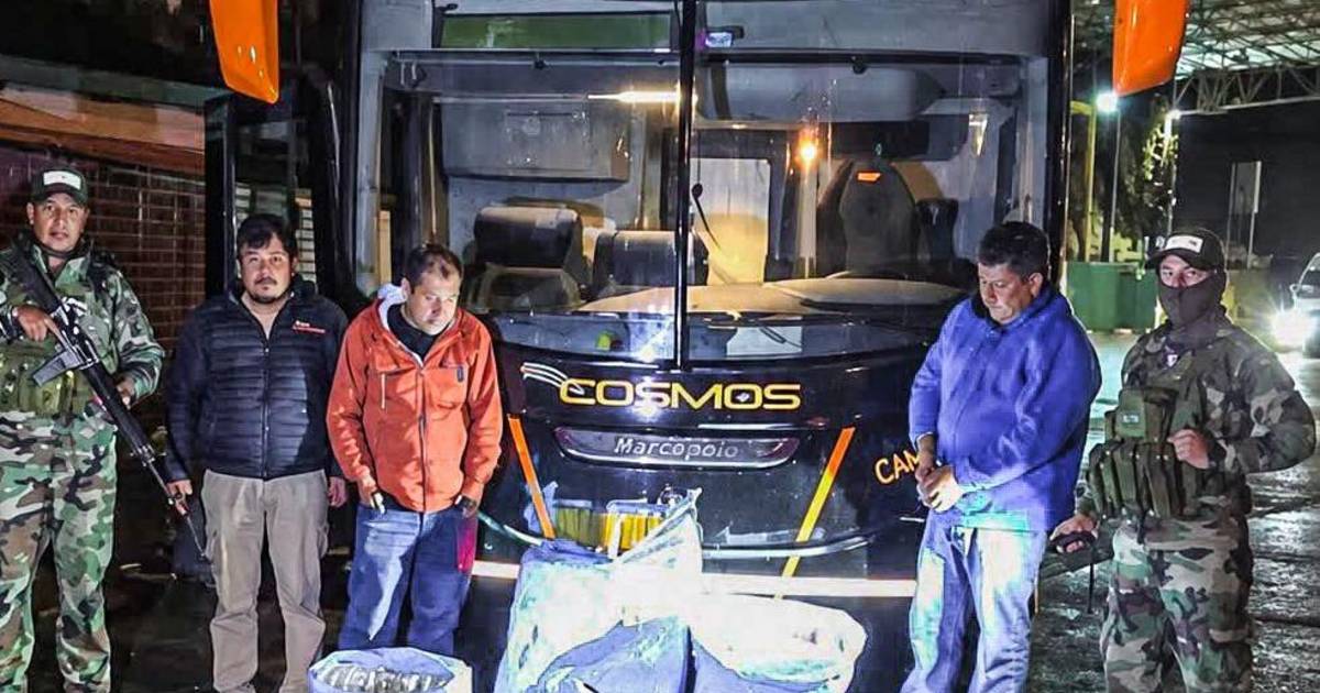 En el micro que llevaba a San Pablo en Bolivia le encontraron droga