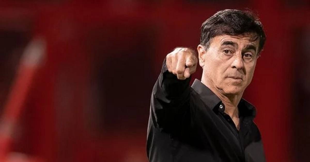 Independiente echó a Gustavo Quinteros