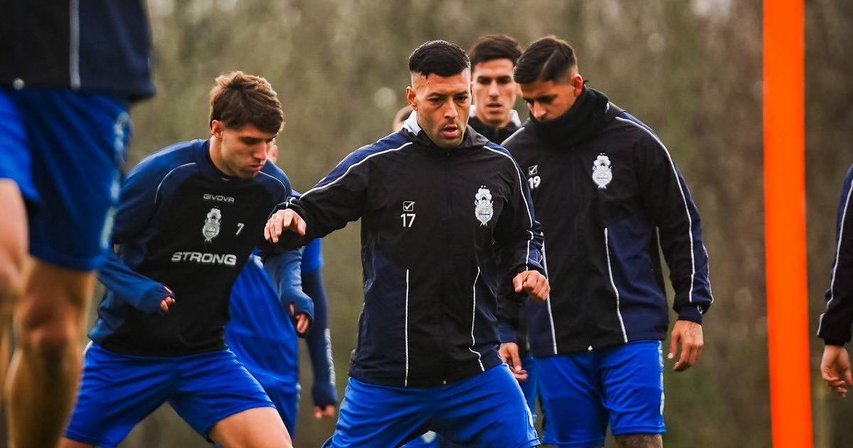 Ariel Pereyra define el equipo para enfrentar a Deportivo Riestra