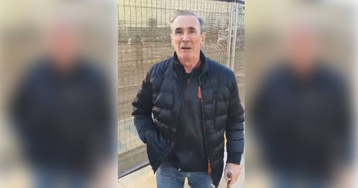VIDEO | El hombre del bastón volvió a aparecer, ahora Santiago