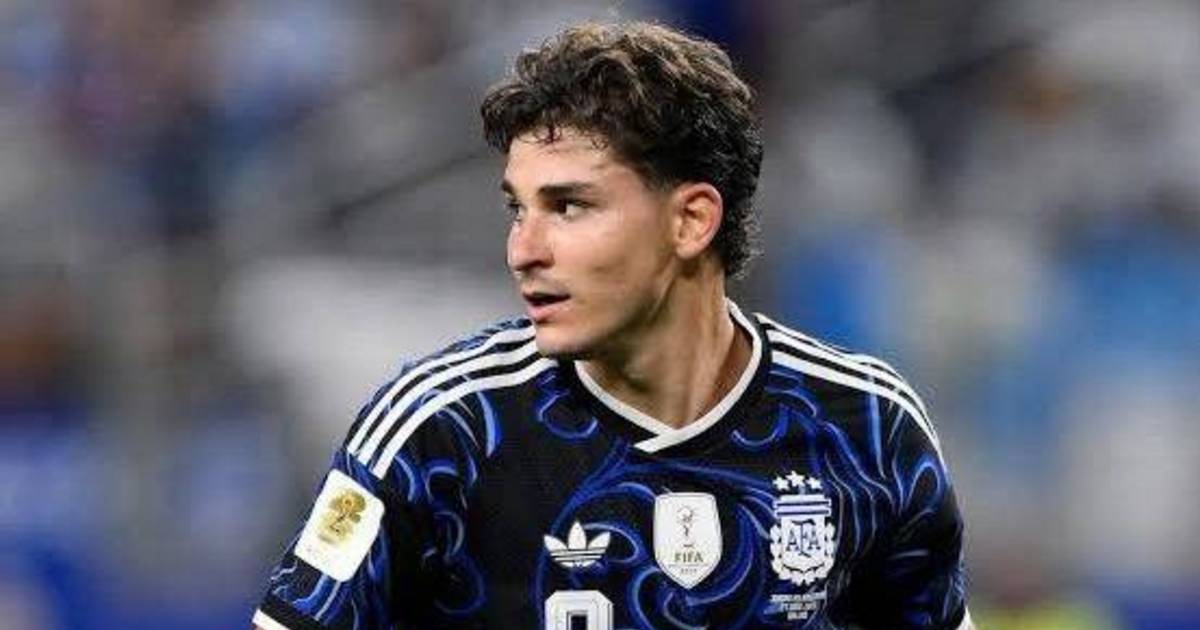 Aparecieron carteles en contra de Julián Álvarez en el predio del Atlético