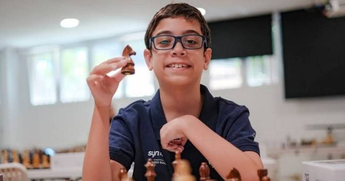Sigue haciendo historia en el ajedrez: Faustino Oro volvió a vencer a Magnus Carlsen