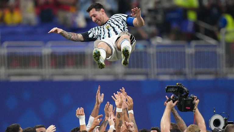 La Selección entra en una nueva era: sin Messi, con dudas sobre Scaloni y liderazgos en…