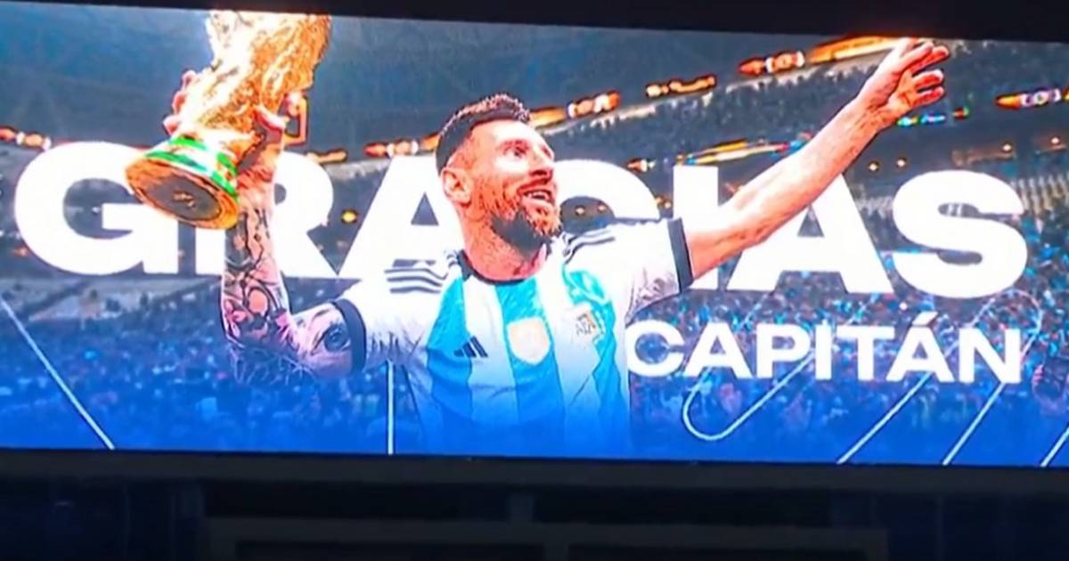 VIDEO. Así fue el minuto de aplausos en homenaje a Messi en el partido de Estudiantes