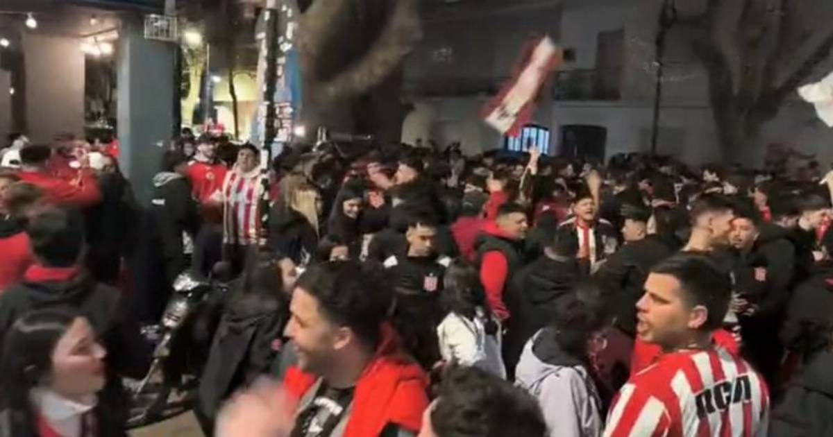 VIVO | En La Plata se respira el clima copero: los hinchas llegan a UNO para Estudiantes…