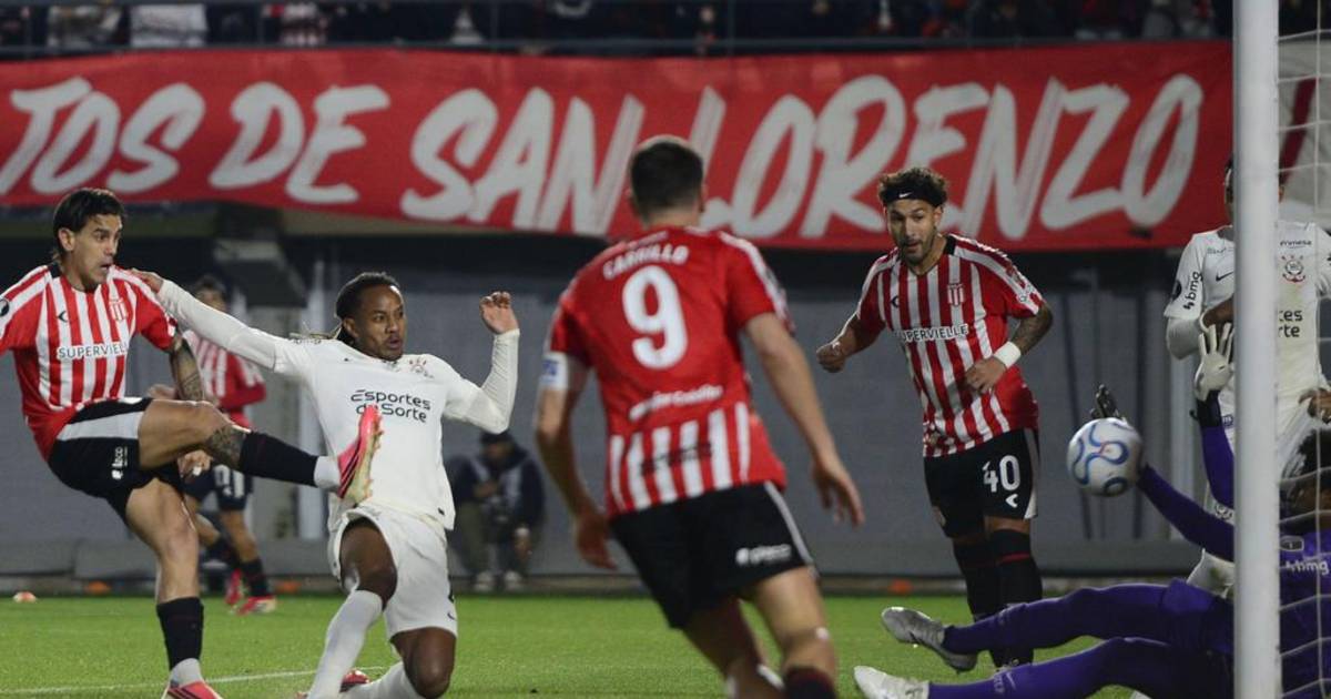 Alexis Castro pudo gritar su primer gol en Copa Libertadores