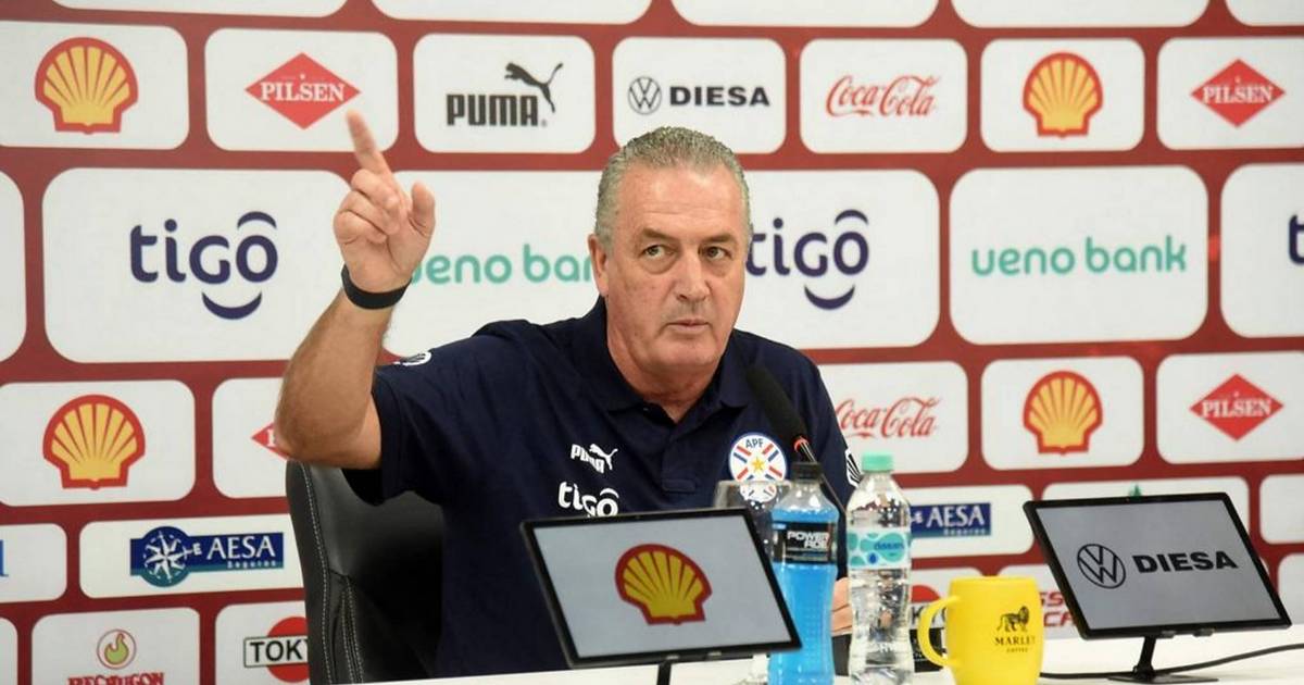 Gustavo Alfaro seguirá en Paraguay hasta la Copa del Mundo del 2030
