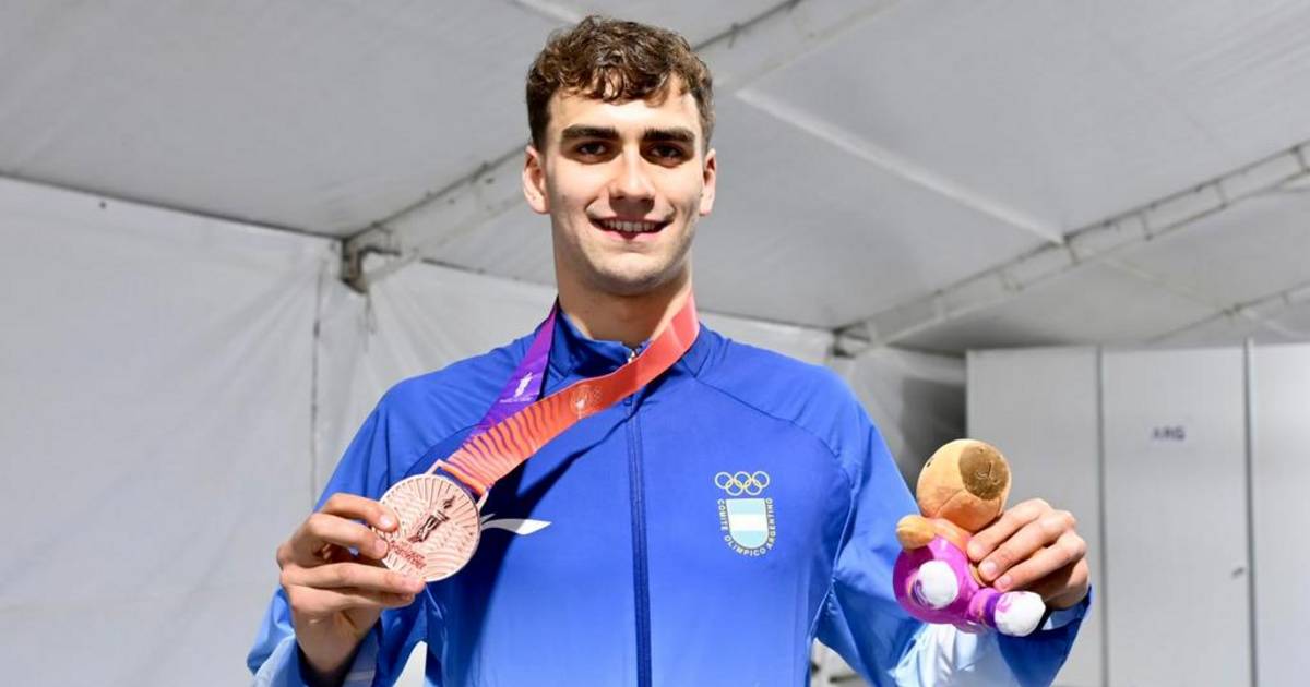 Ulises Cazau: se bañó de bronce en aguas de la natación
