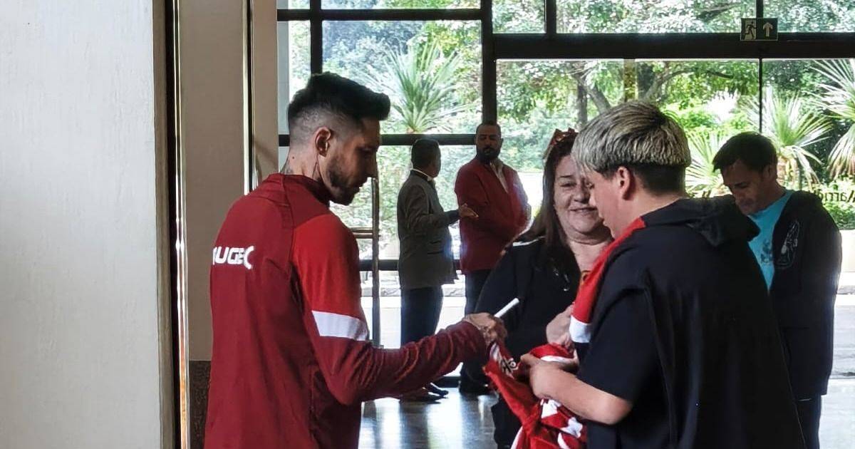 VIDEO. Corinthians - Estudiantes, con una noche imposible de dormir en el hotel del Pincha