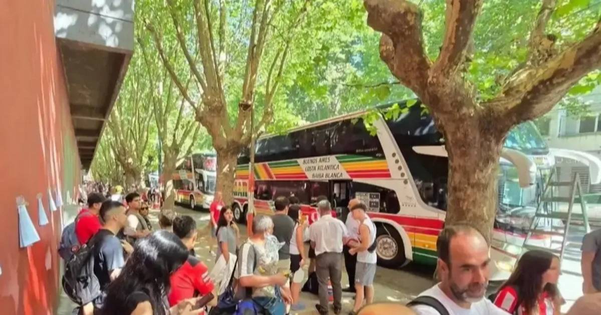 Estudiantes pondrá a disposición 70 micros para que los hinchas viajen a Santiago del…