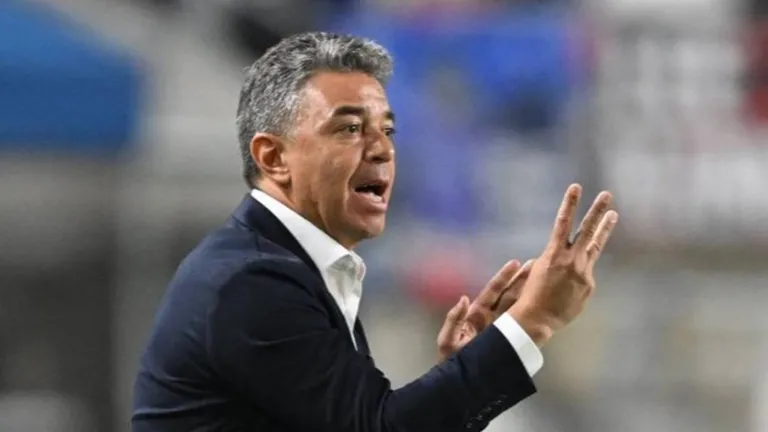 Gallardo y Diego Forlán debutaron con el pie izquierdo