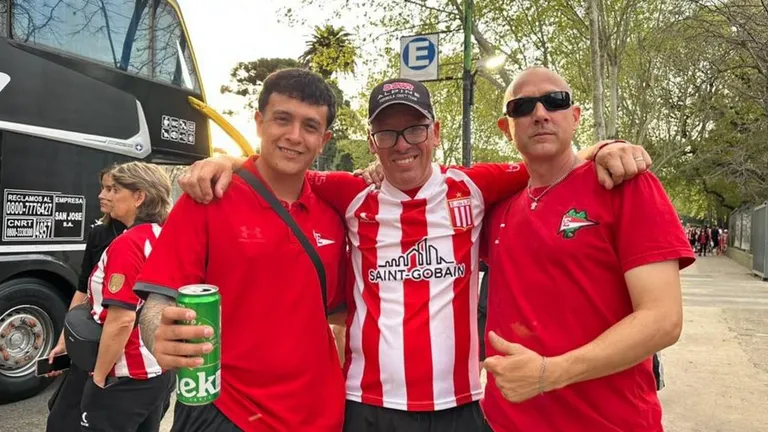 Caravana mágica: la pasión Pincha que no entiende de distancias