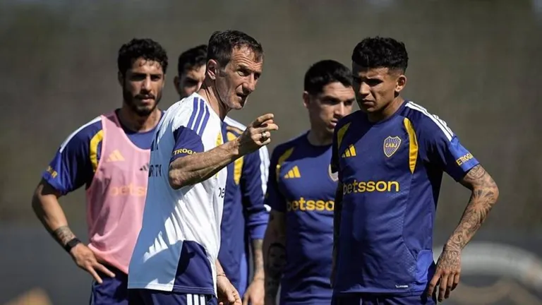 Flores o Villa, la única duda del Vasco para enfrentar a Racing