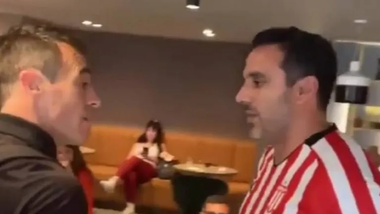 VIDEO | El cruce entre hinchas de Estudiantes y la terna arbitral antes de la Supercopa…