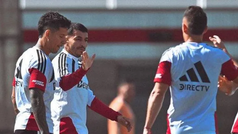 River probó variantes en el amistoso ante Vélez