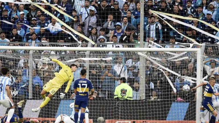 El gesto del hincha para el gol olímpico de Lodico