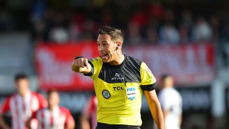Tras la polémica, Tello dirigirá ante Platense