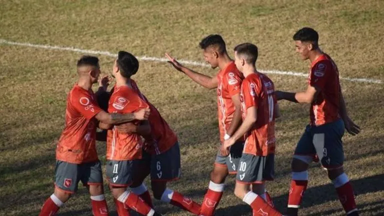 Camba se despide en Ensenada ante V. Arenas