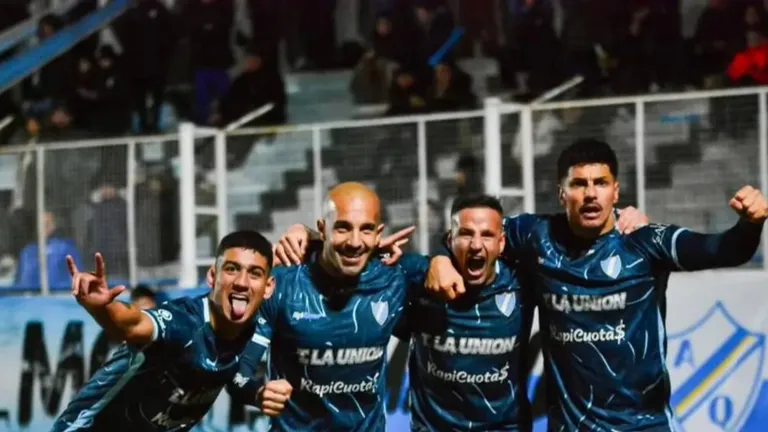 San Carlos busca una alegría ante Arsenal