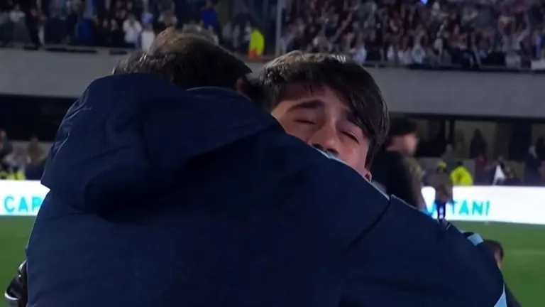 El abrazo de Messi y su hijo Thiago que destiló ternura en una noche inolvidable