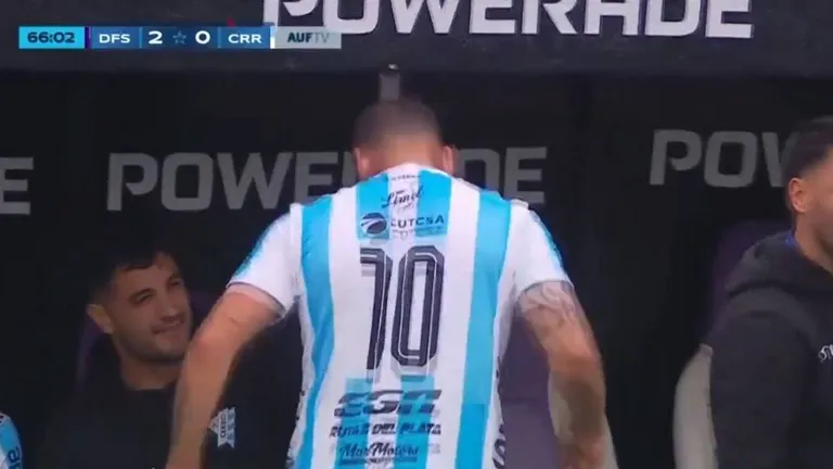 VIDEO | ¡Tranquilo, Brahian! El ex Gimnasia Alemán le dio un cabezazo al banco tras un…
