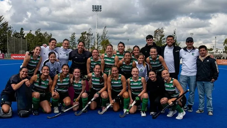 Santa Bárbara sigue su marcha triunfal y ya se aseguró un lugar en semis de hockey…