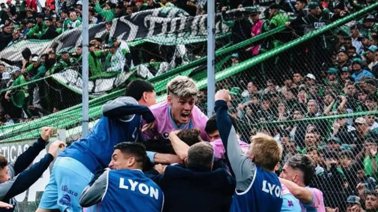 Temperley ganó y alcanzó a Tristán Suárez